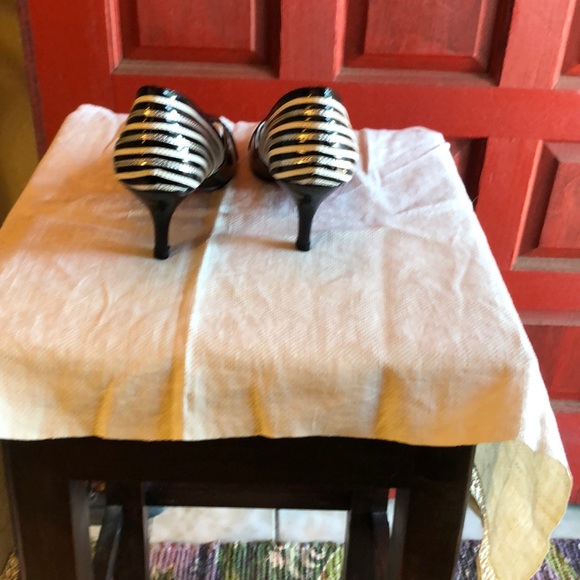 Shoes - Picture 3 of 4